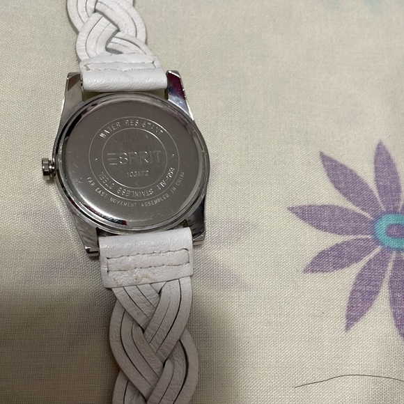 ESPRIT - Picture 4 of 6